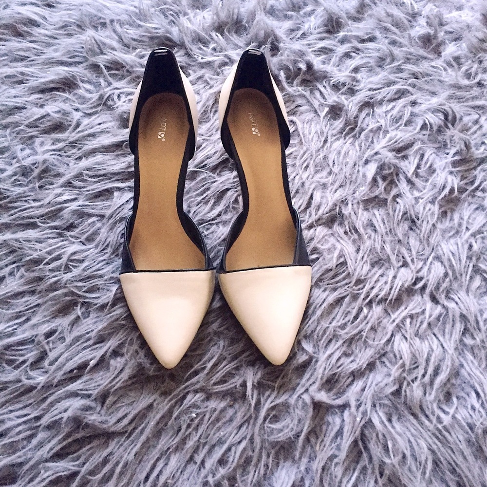 Apt. 9 Black and Cream Heels